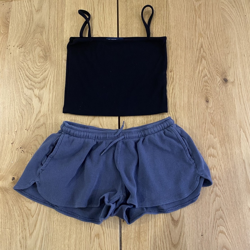 Brandi Melville Set Lot tank o/s black, Brandi Melville hottie shorts blue o/s